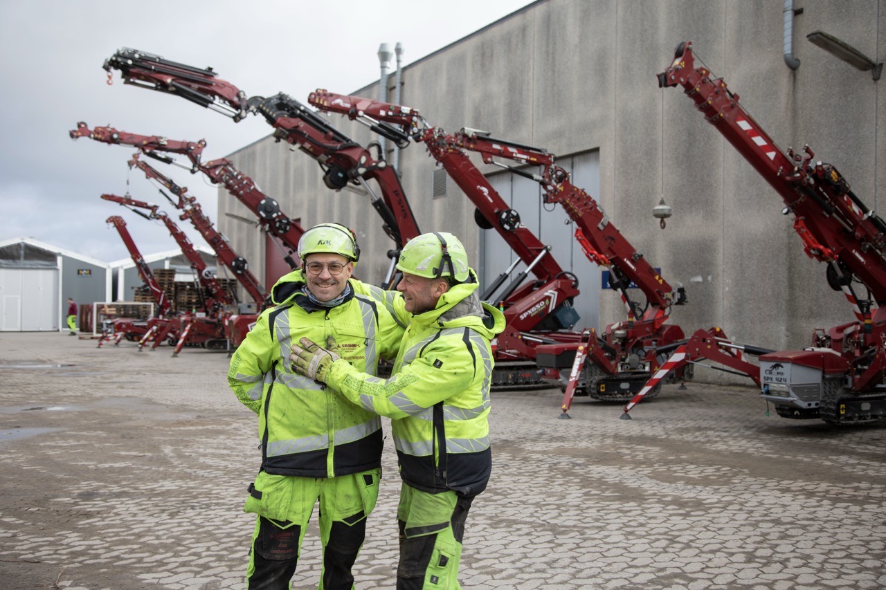 Kranfolk fra A. Sømod ved en Jekko minikran